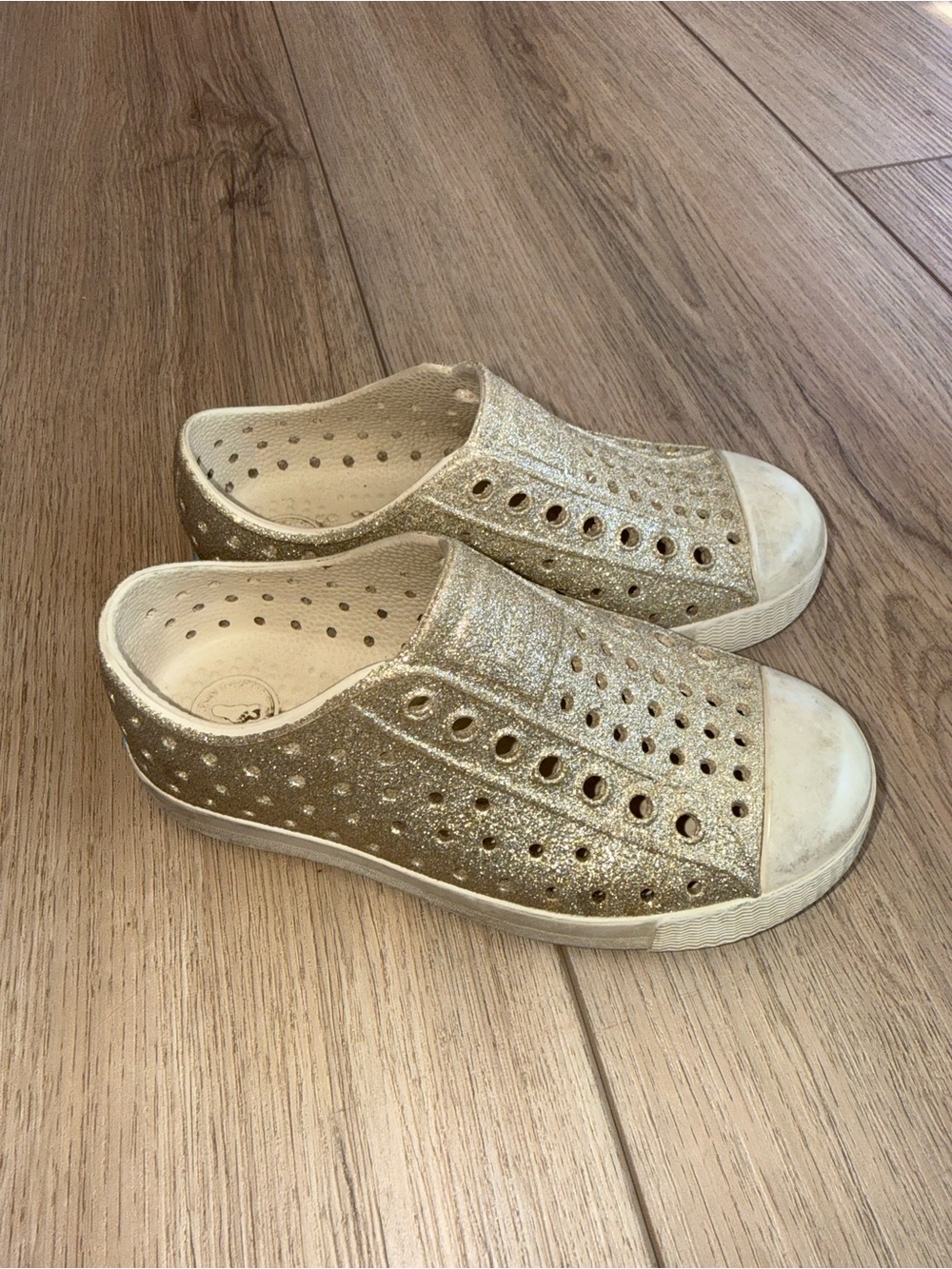 Native Kids Glitter Slip-On Sneakers in Gold